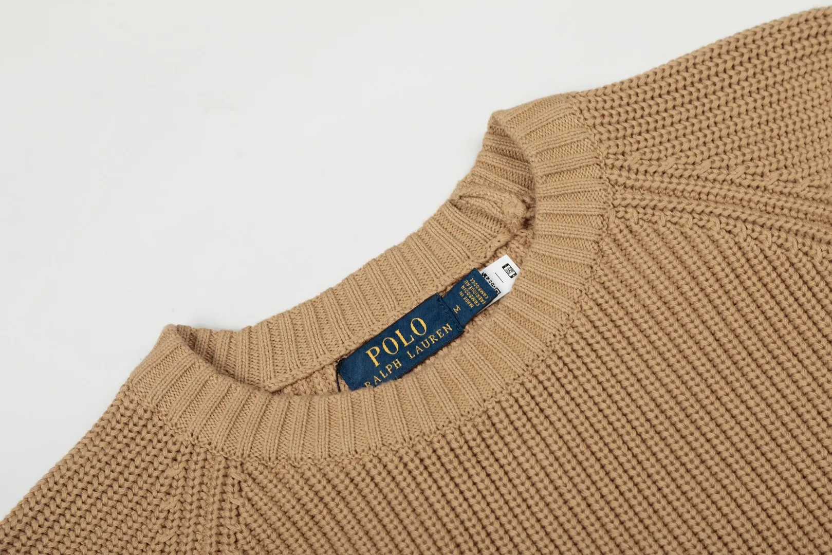 P220 Top quality" Style number: DS812# (not off the shelves all year round) [Ralph Lauren round neck piqué knitted sweater with war horse embroidery on the front and back] ✅Ralph Lauren classic basic versatile round neck pullover sweater for men and women ✅Main supply platform live broadcast Wholesale entity Replenish if out of stock Not removed from the shelves ✅ZP quality 1:1 version Scan the code to enter the GF website Counter quality ✅Detailed quality The only one in Guangzhou Imported quality cotton yarn Mainly high-end, cost-effective, good quality needless to say ✅The version is restored to the original order, the maximum size can be worn up to 200 pounds, loose, comfortable and stress-free ✅The upper body is simple and easy to match, ootd must-have style, good-looking clothes are never picky, a must-have item in the wardrobe is recommended. Size: S-XL Color: White, gray, khaki, navy blue, brown, burgundy, black with white label, black with red label